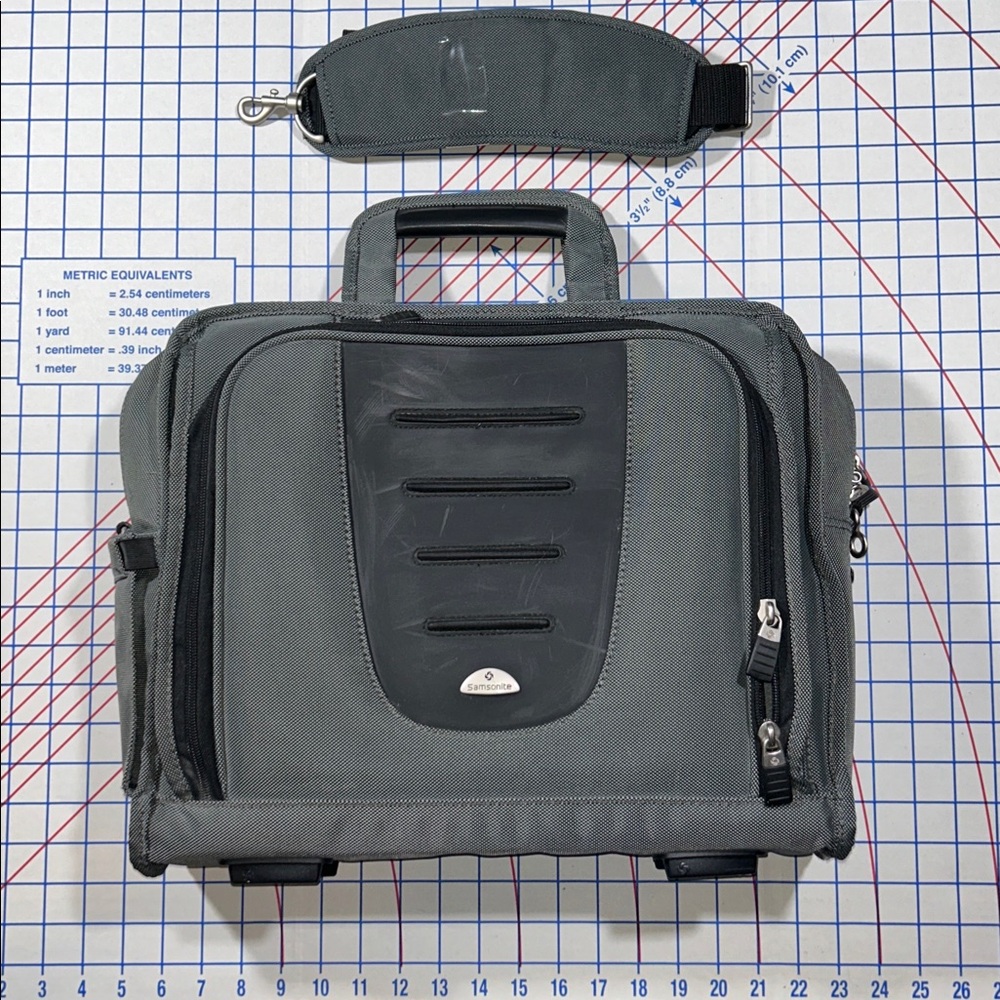 Samsonite Black/Platinum Imobile Z60 Top Loading Case